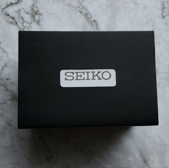 SEIKO, Women's Stainless Steel Diamond Blue Dial Watch Quartz. - Picture 8 of 8